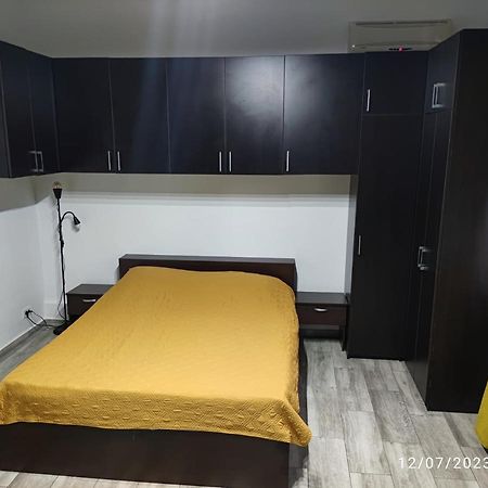 Christie'S 2 Central Apartment Bucureşti Ngoại thất bức ảnh