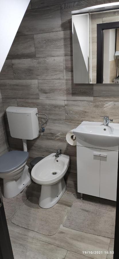 Christie'S 2 Central Apartment Bucureşti Ngoại thất bức ảnh