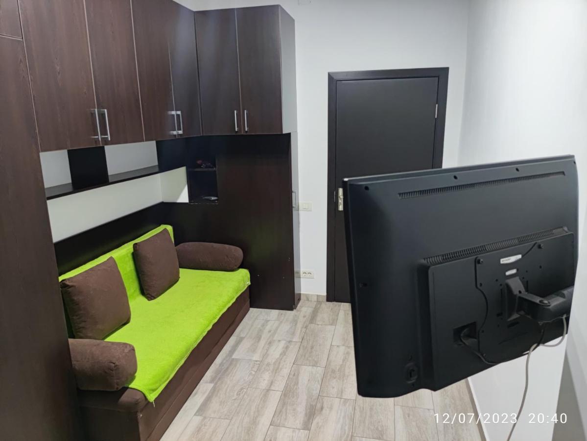Christie'S 2 Central Apartment Bucureşti Ngoại thất bức ảnh