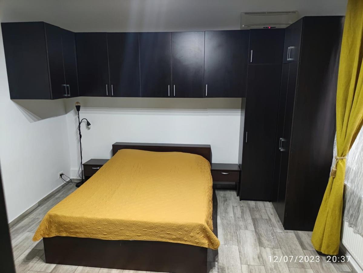 Christie'S 2 Central Apartment Bucureşti Ngoại thất bức ảnh